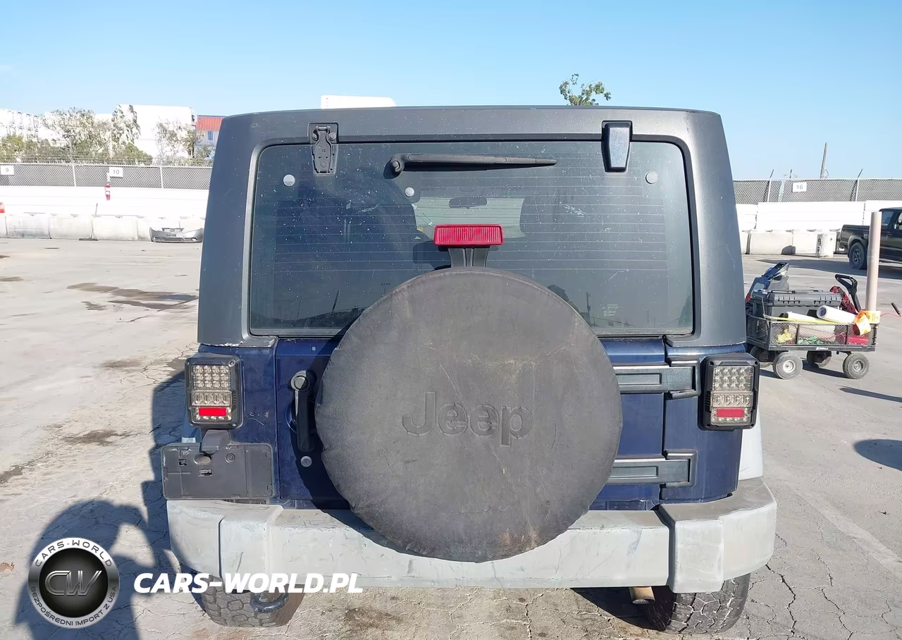 2013 Jeep Wrangler Unlimited Sport VIN:1C4BJWDG0DL582086 - 17