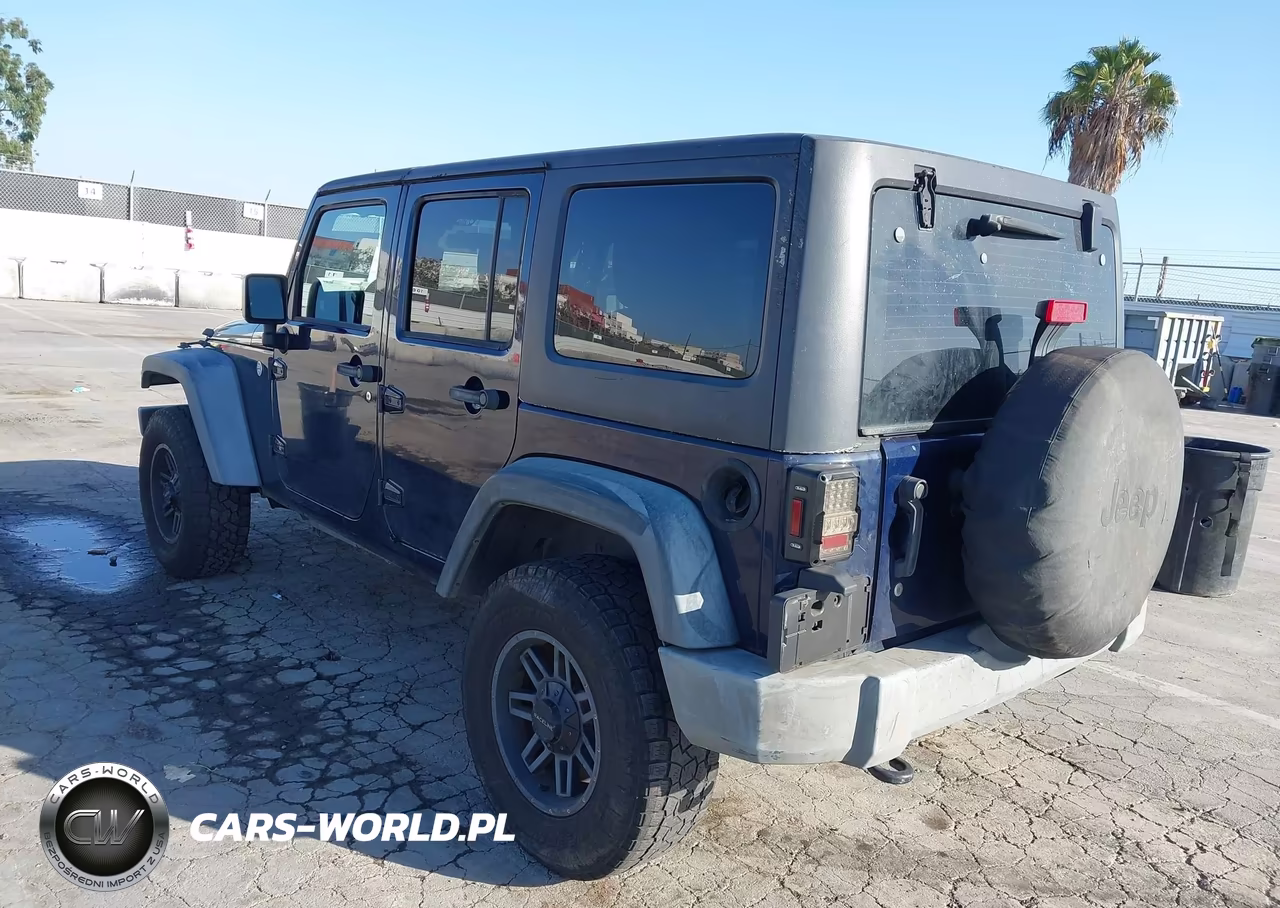 2013 Jeep Wrangler Unlimited Sport VIN:1C4BJWDG0DL582086 - 3