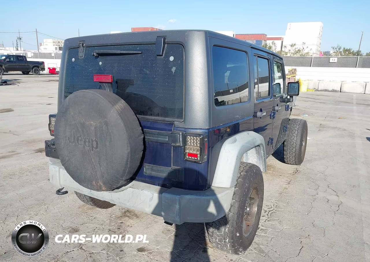 2013 Jeep Wrangler Unlimited Sport VIN:1C4BJWDG0DL582086 - 4