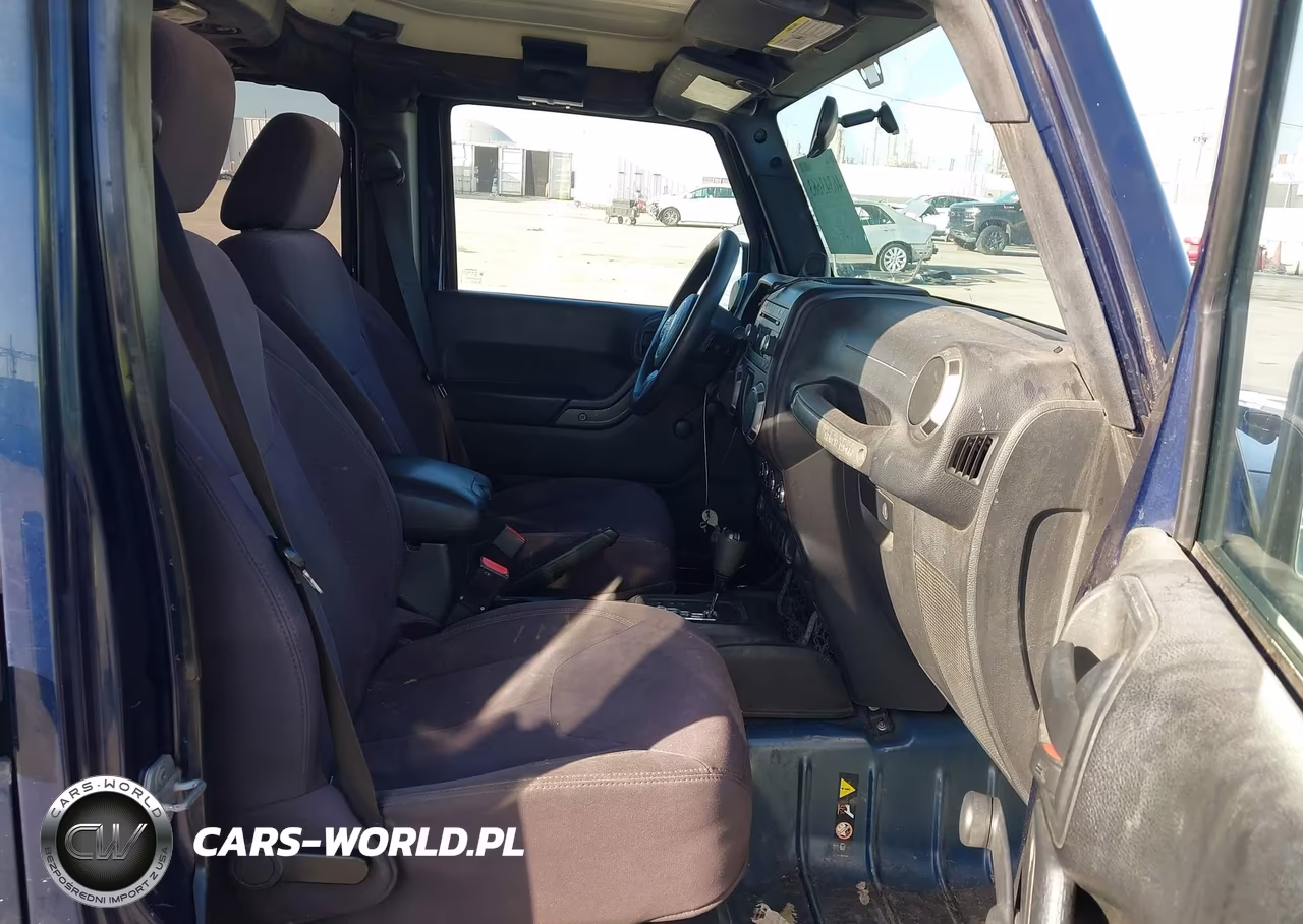2013 Jeep Wrangler Unlimited Sport VIN:1C4BJWDG0DL582086 - 5