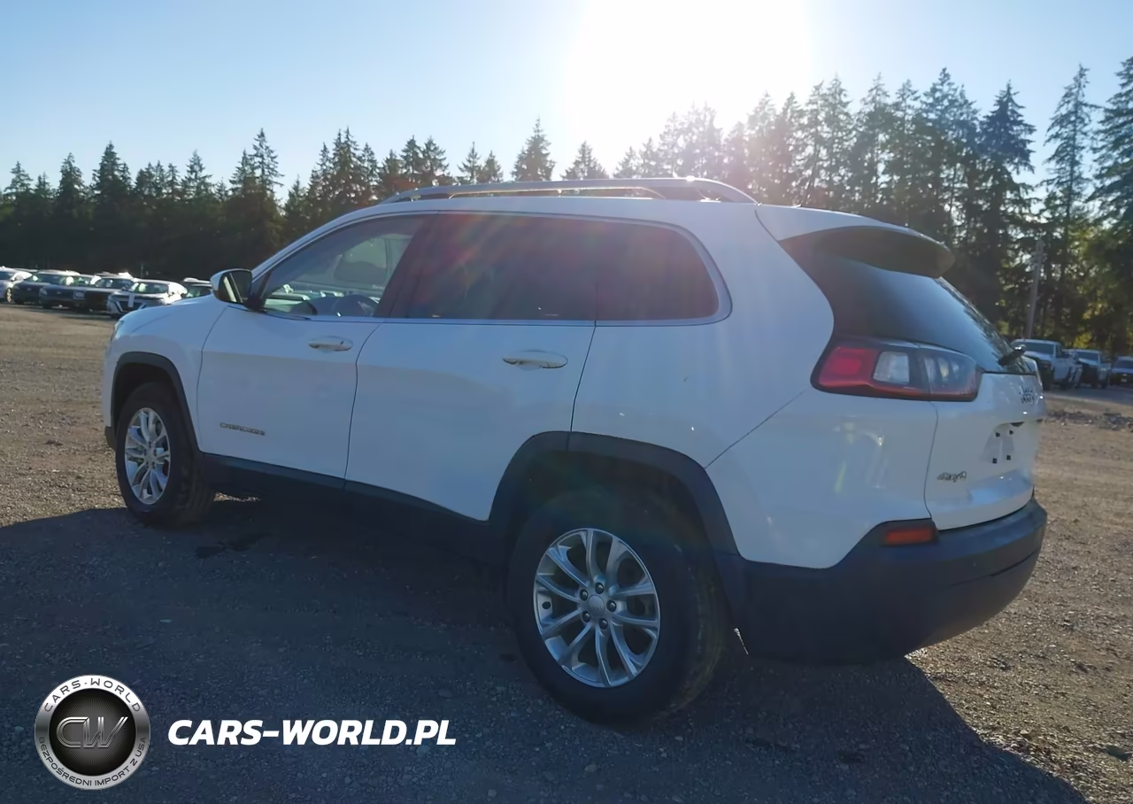 2019 Jeep Cherokee Latitude 4X4 VIN:1C4PJMCB4KD210533 - 3