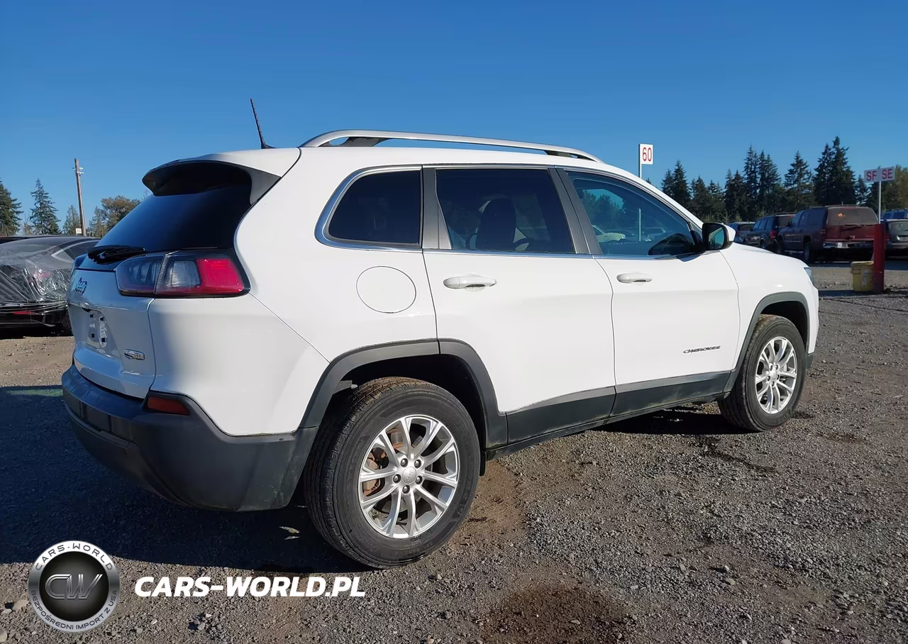 2019 Jeep Cherokee Latitude 4X4 VIN:1C4PJMCB4KD210533 - 4