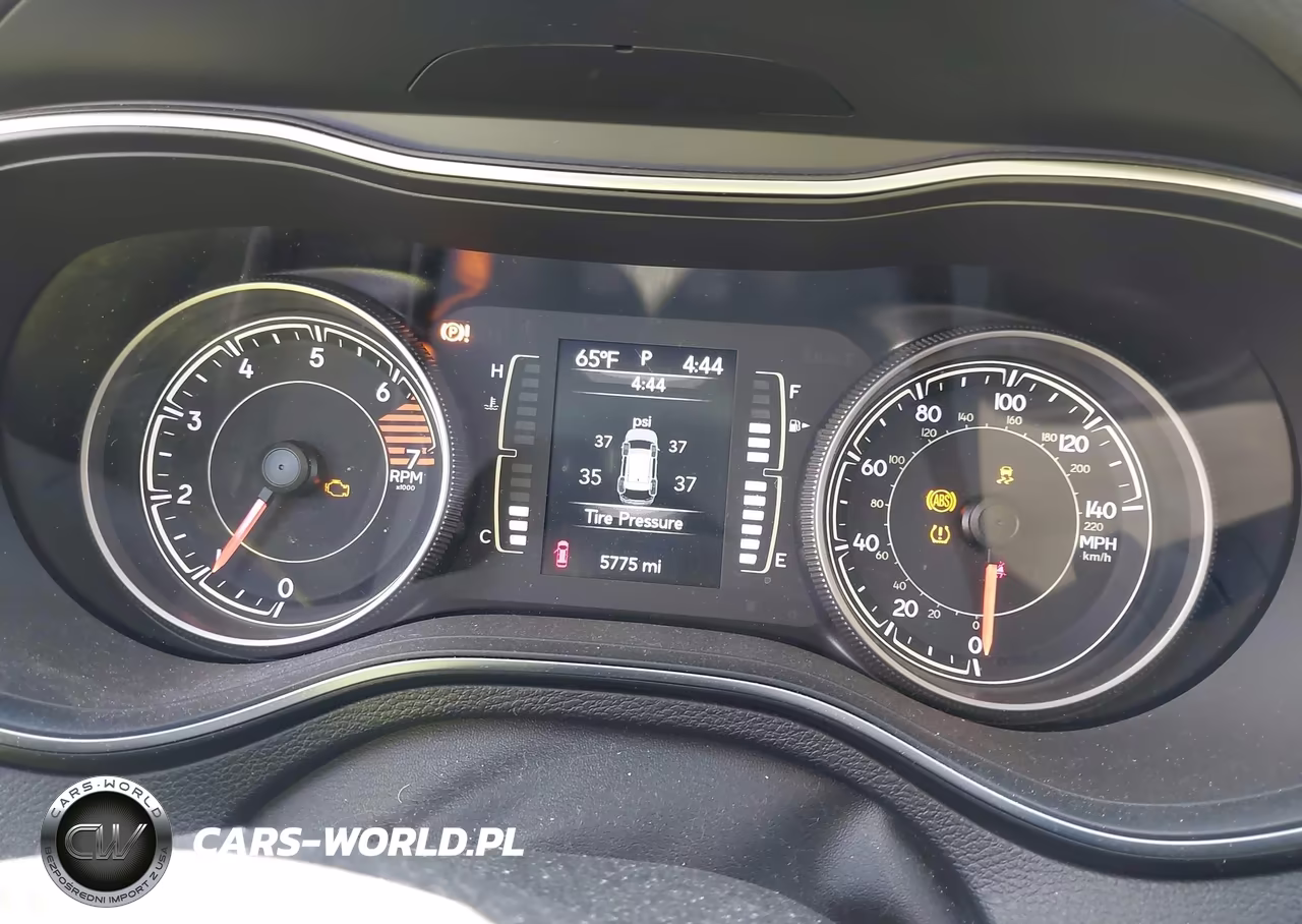 2019 Jeep Cherokee Latitude 4X4 VIN:1C4PJMCB4KD210533 - 7