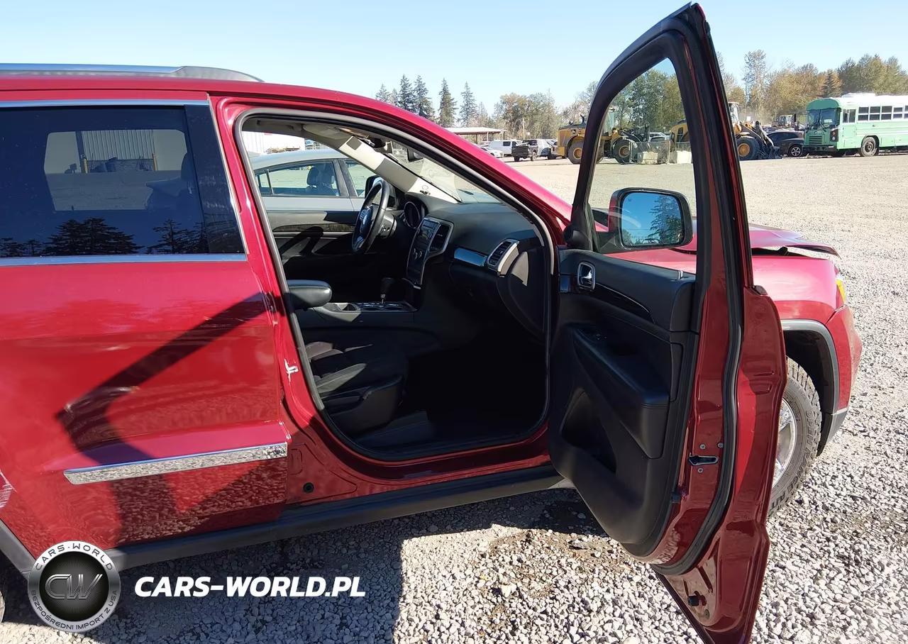 2012 Jeep Grand Cherokee Laredo VIN:1C4RJFAGXCC239111 - 5