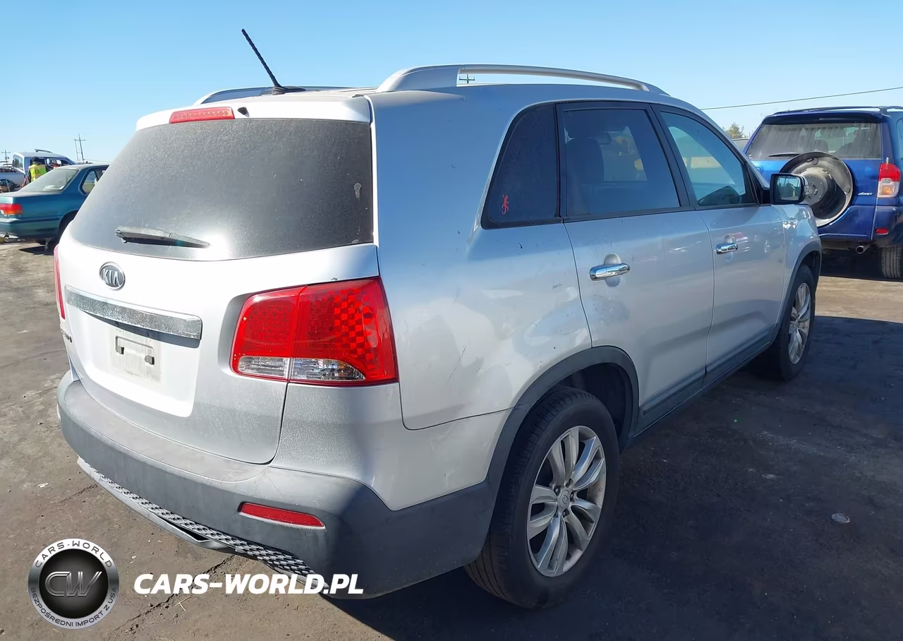 2011 Kia Sorento Lx V6 VIN:5XYKT4A24BG054177 - 4