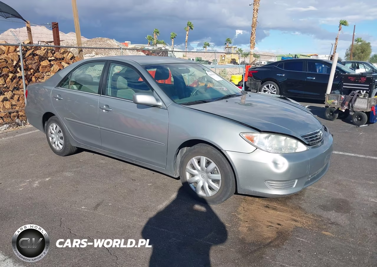 2005 Toyota Camry Le – zdjęcie 1 z 16