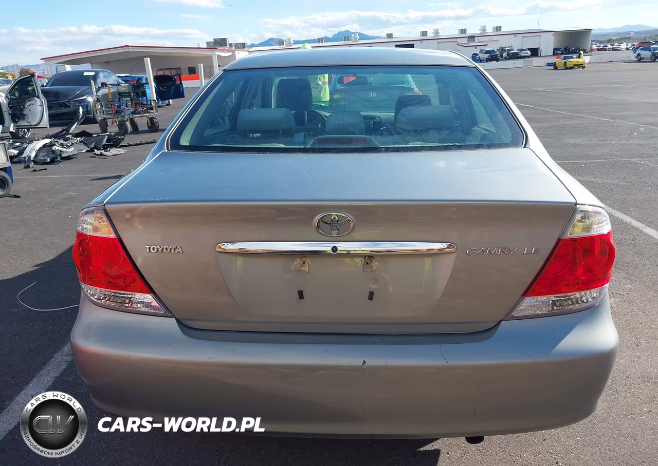2005 Toyota Camry Le VIN:4T1BE30K45U529007 - 16