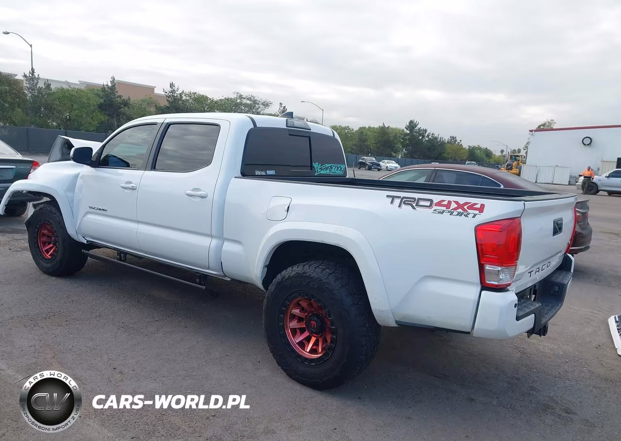 2018 Toyota Tacoma Trd Sport VIN:3TMDZ5BN5JM041428 - 3