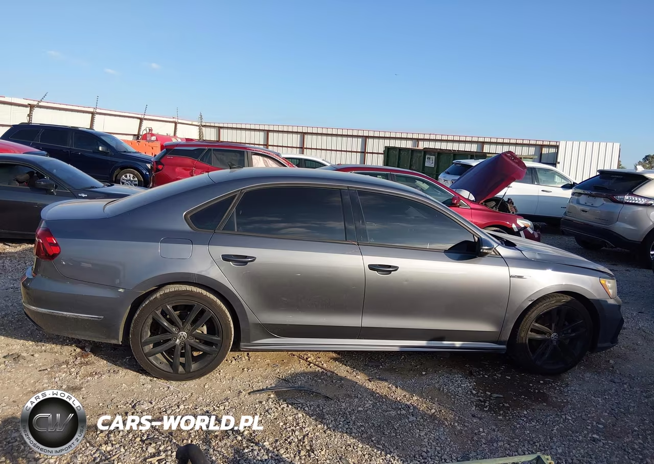 2018 Volkswagen Passat 2.0T R-Line-2.0T S VIN:1VWAA7A31JC020774 - 13