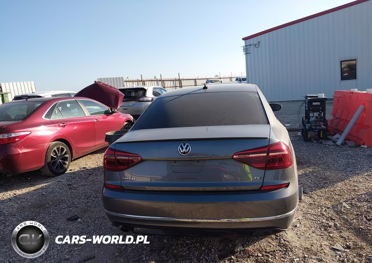 2018 Volkswagen Passat 2.0T R-Line-2.0T S VIN:1VWAA7A31JC020774 - 16