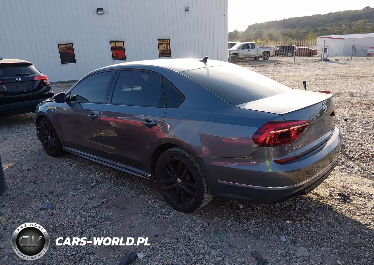 2018 Volkswagen Passat 2.0T R-Line-2.0T S VIN:1VWAA7A31JC020774 - 3