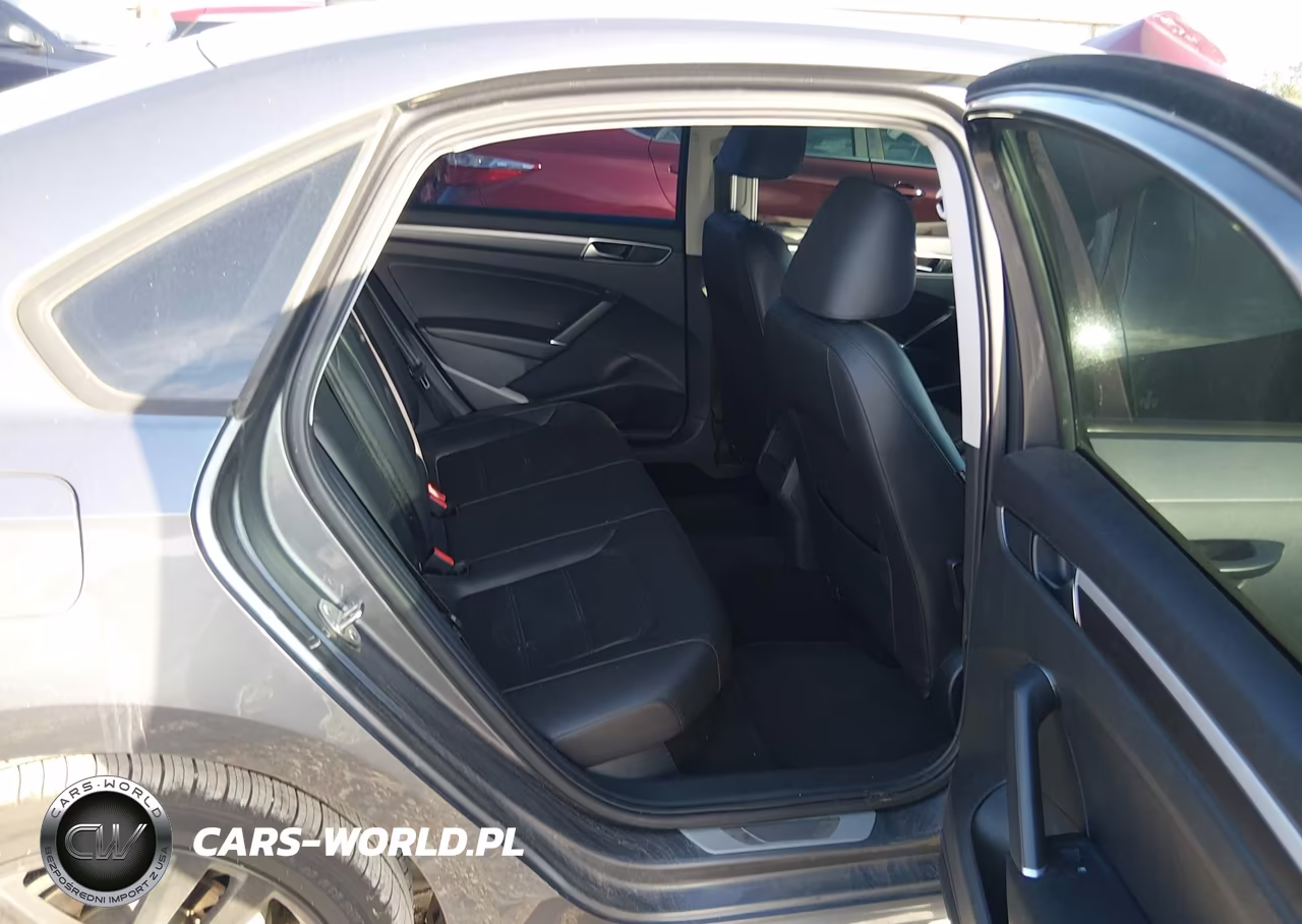 2018 Volkswagen Passat 2.0T R-Line-2.0T S VIN:1VWAA7A31JC020774 - 8