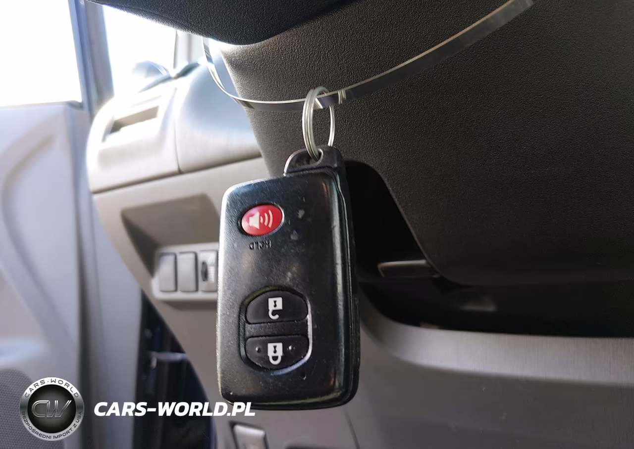 2012 Toyota Prius V Three VIN:JTDZN3EU2C3063013 - 11