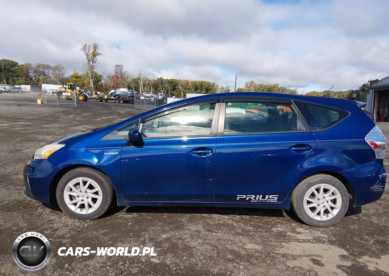 2012 Toyota Prius V Three VIN:JTDZN3EU2C3063013 - 14