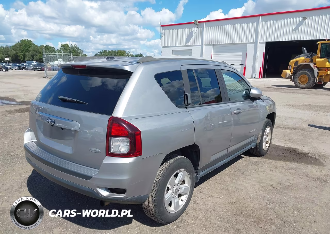 2016 Jeep Compass Latitude VIN:1C4NJCEA9GD715299 - 4
