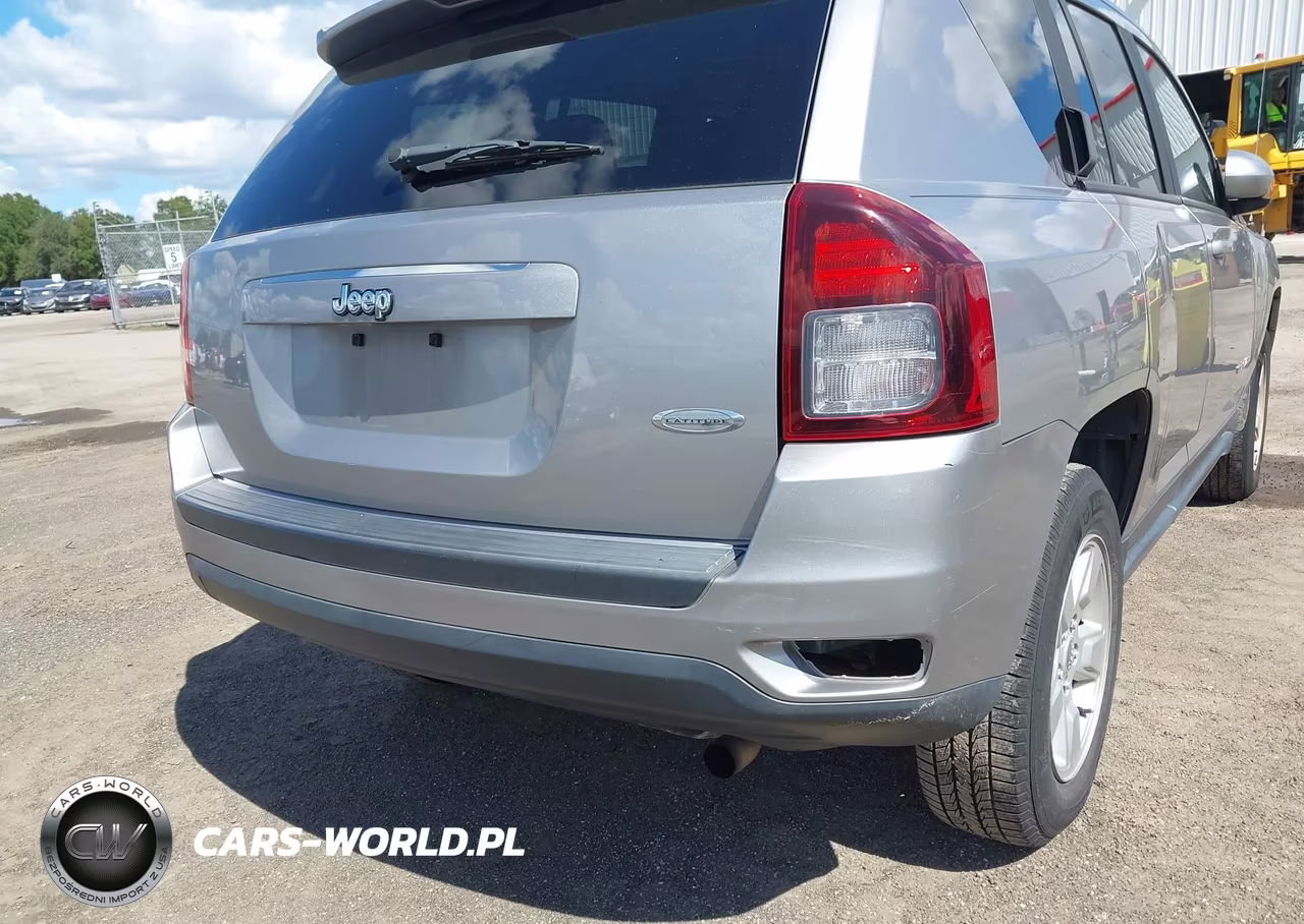 2016 Jeep Compass Latitude VIN:1C4NJCEA9GD715299 - 6