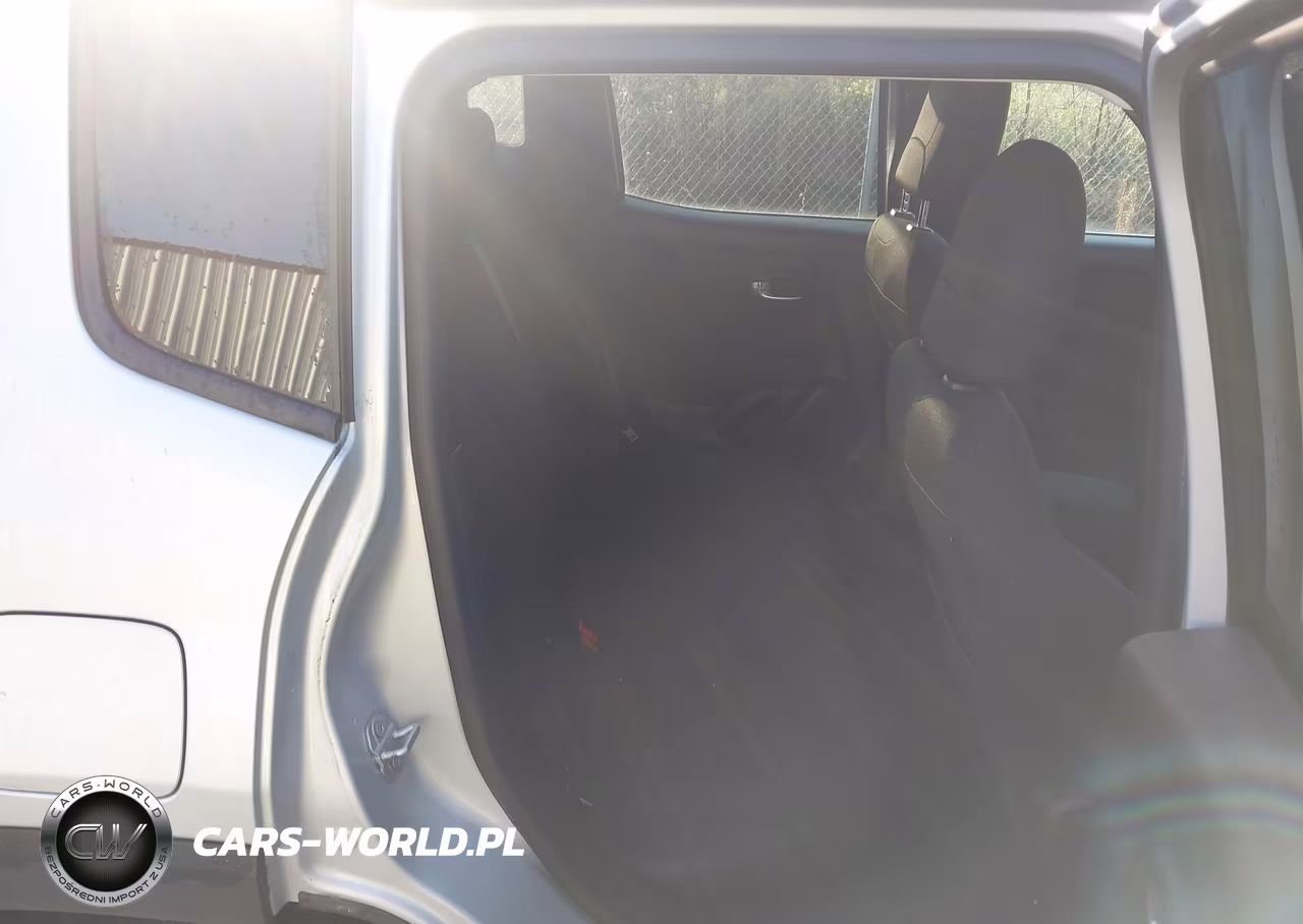 2019 Jeep Renegade Latitude 4X4 VIN:ZACNJBBBXKPK36999 - 8