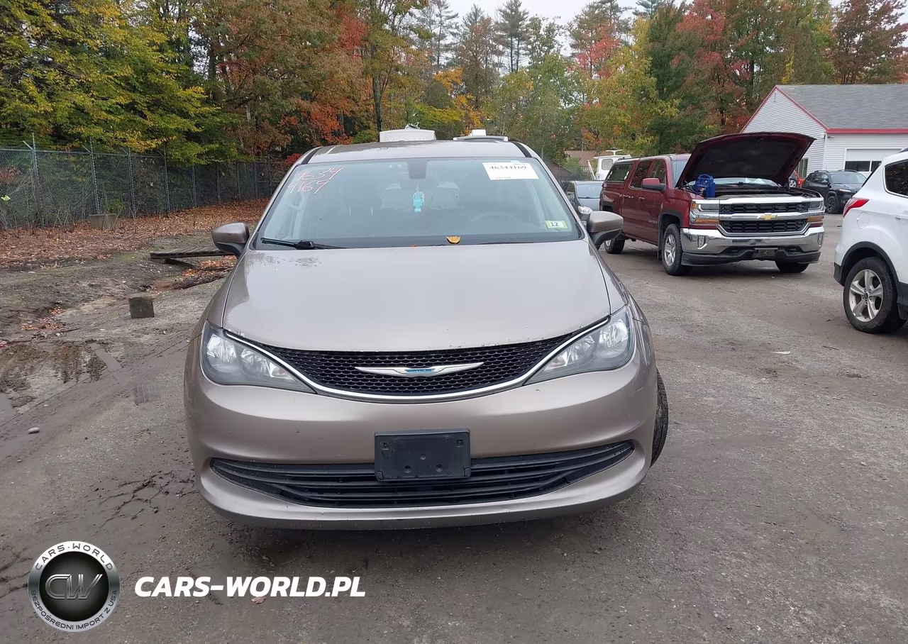 2017 Chrysler Pacifica Touring VIN:2C4RC1DG1HR592618 - 12
