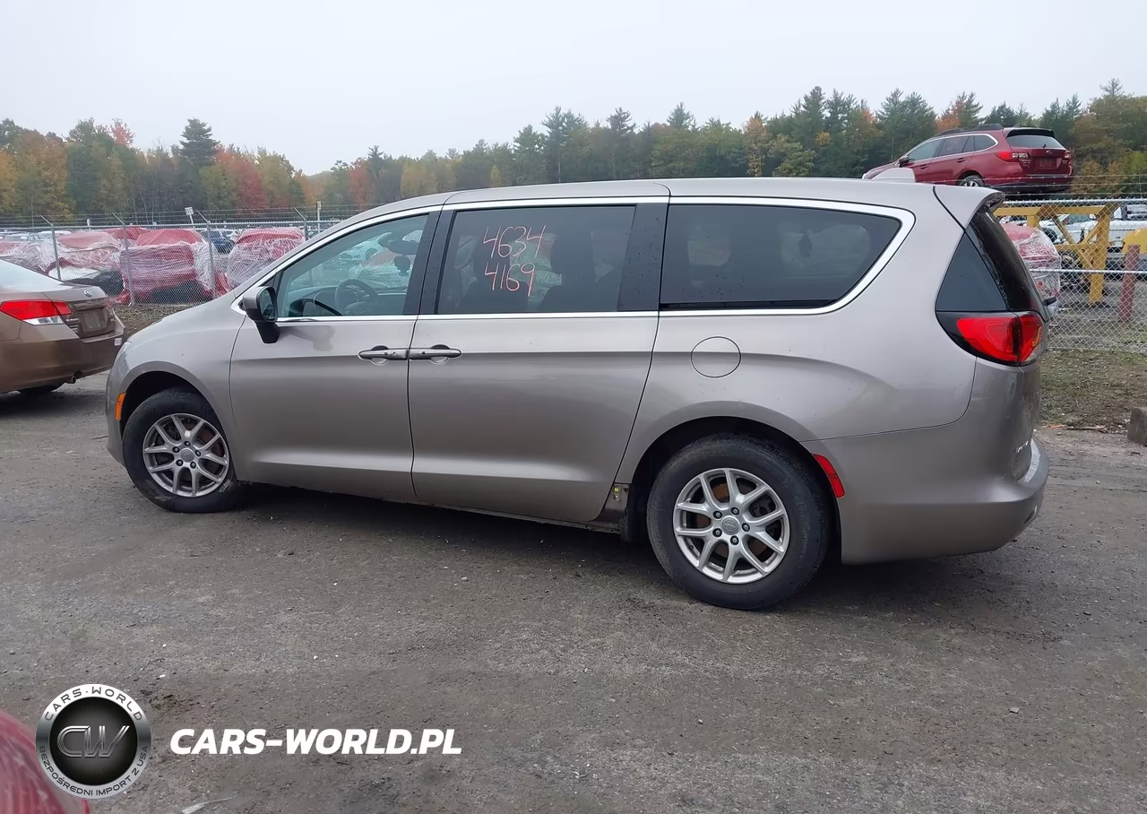 2017 Chrysler Pacifica Touring VIN:2C4RC1DG1HR592618 - 14