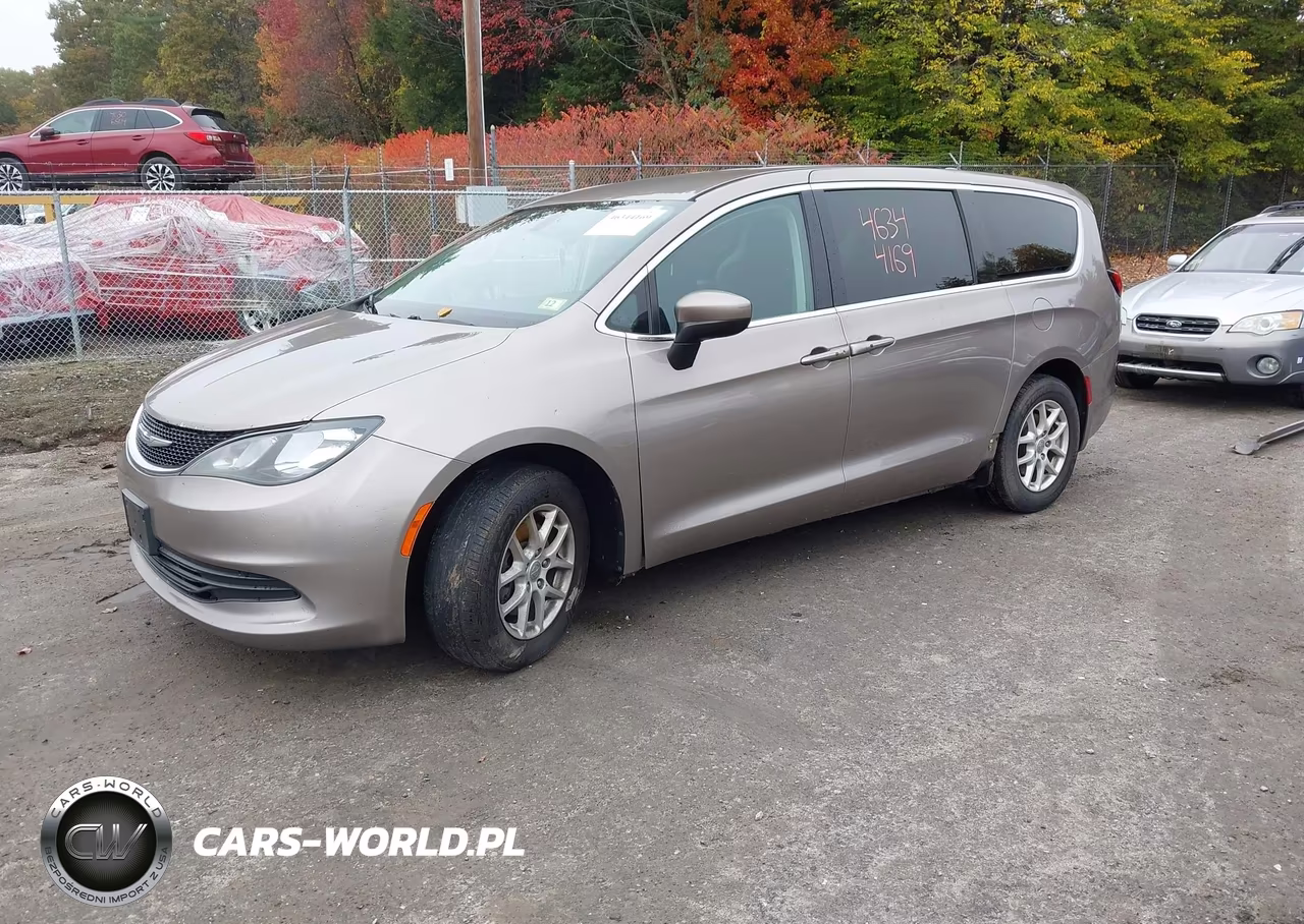 2017 Chrysler Pacifica Touring VIN:2C4RC1DG1HR592618 - 2