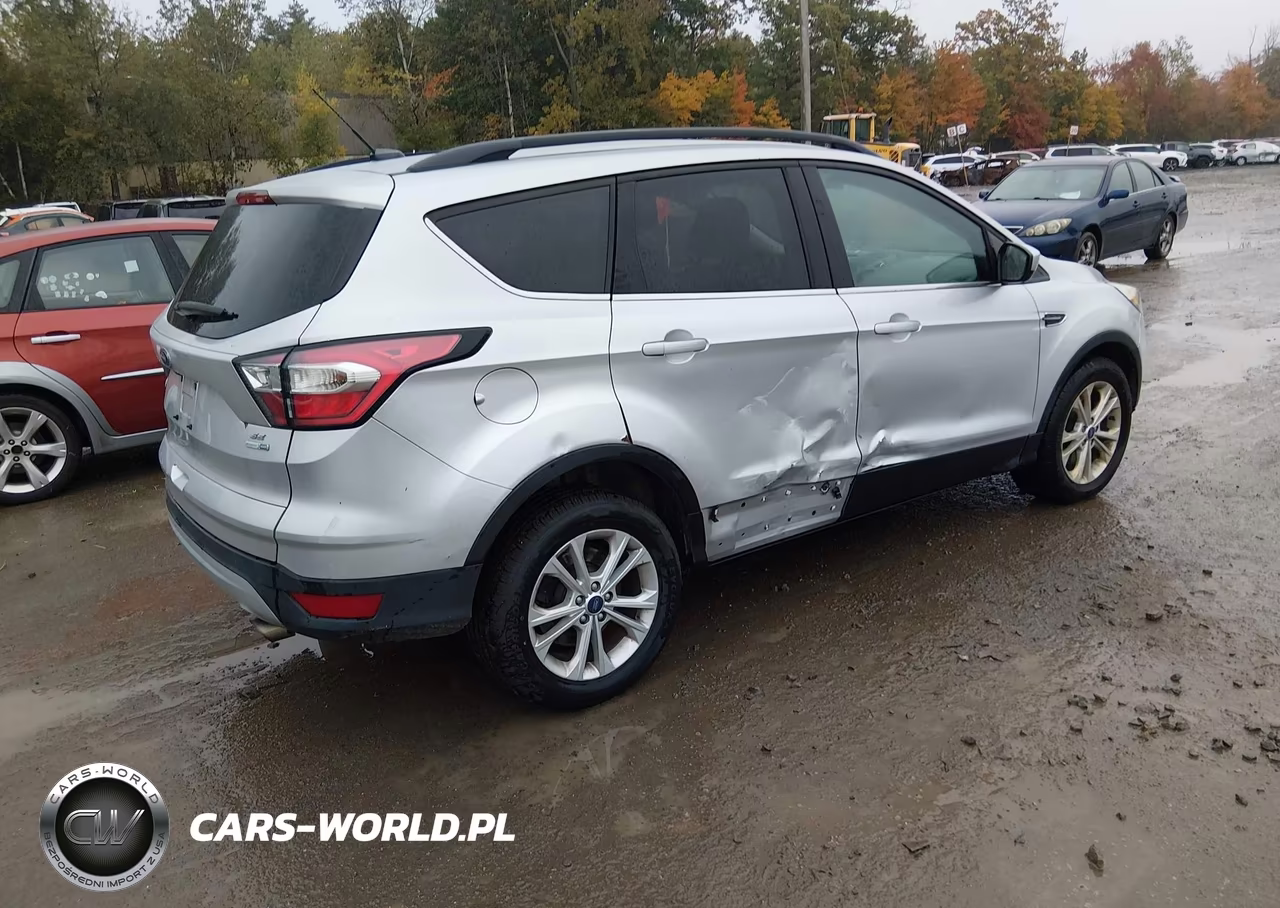 2017 Ford Escape Se VIN:1FMCU9GD5HUC41793 - 4
