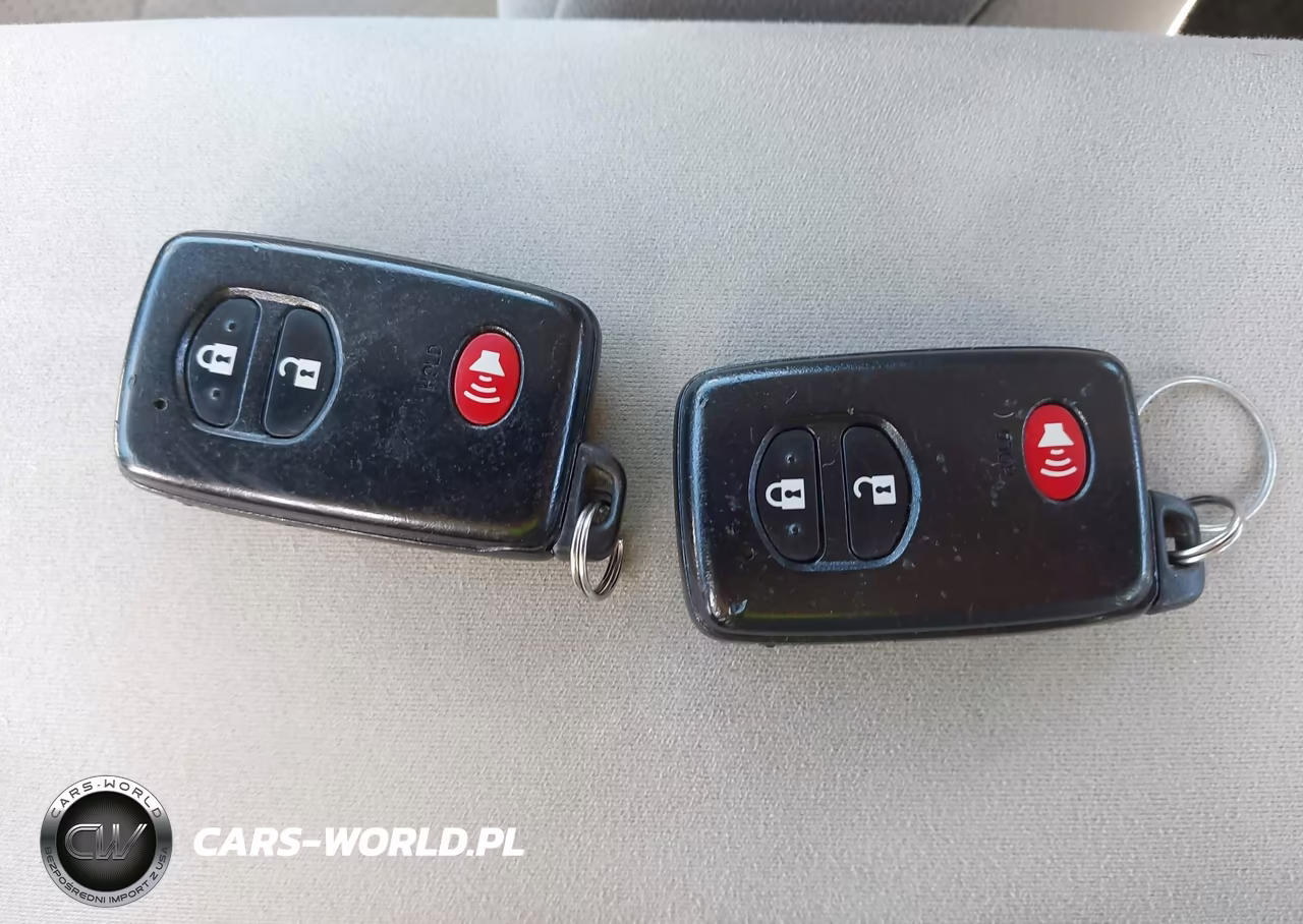 2014 Toyota Prius Two VIN:JTDKN3DU5E1742145 - 11