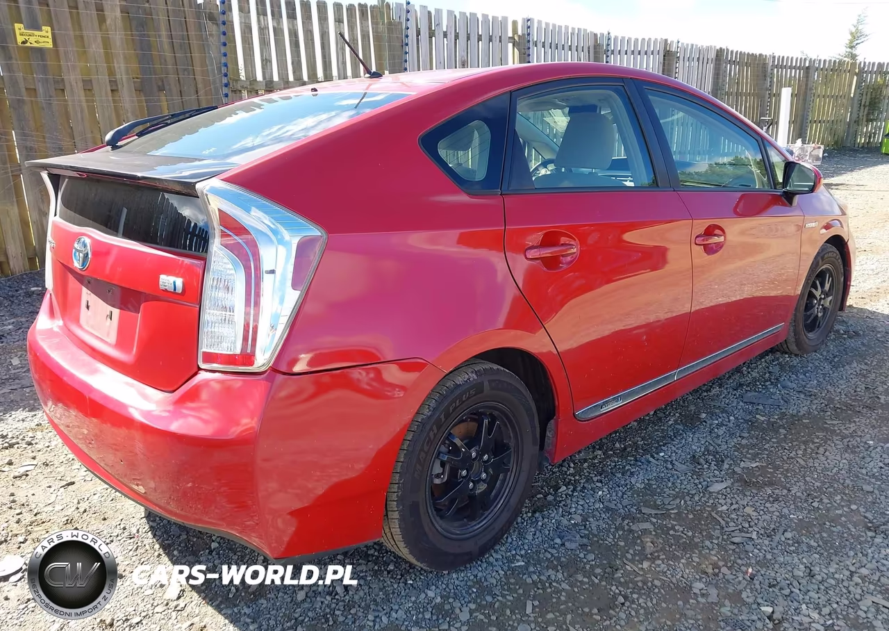 2014 Toyota Prius Two VIN:JTDKN3DU5E1742145 - 4