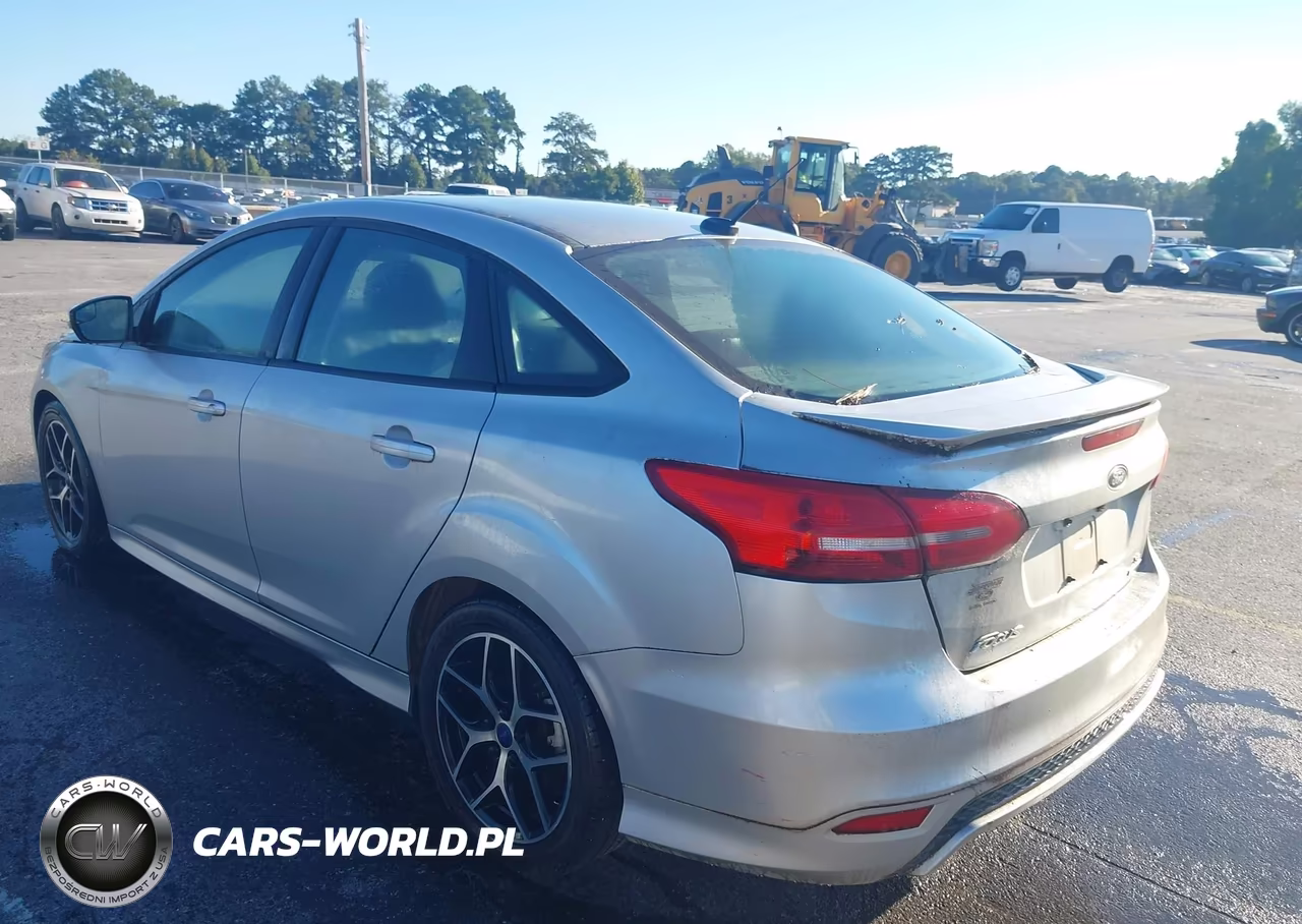 2016 Ford Focus Se VIN:1FADP3F28GL335299 - 3
