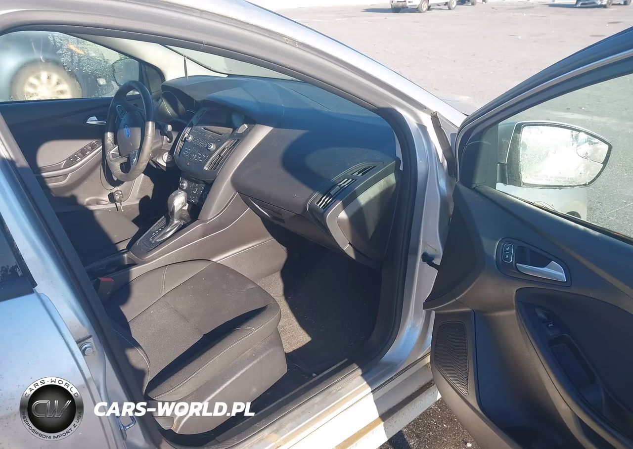 2016 Ford Focus Se VIN:1FADP3F28GL335299 - 5