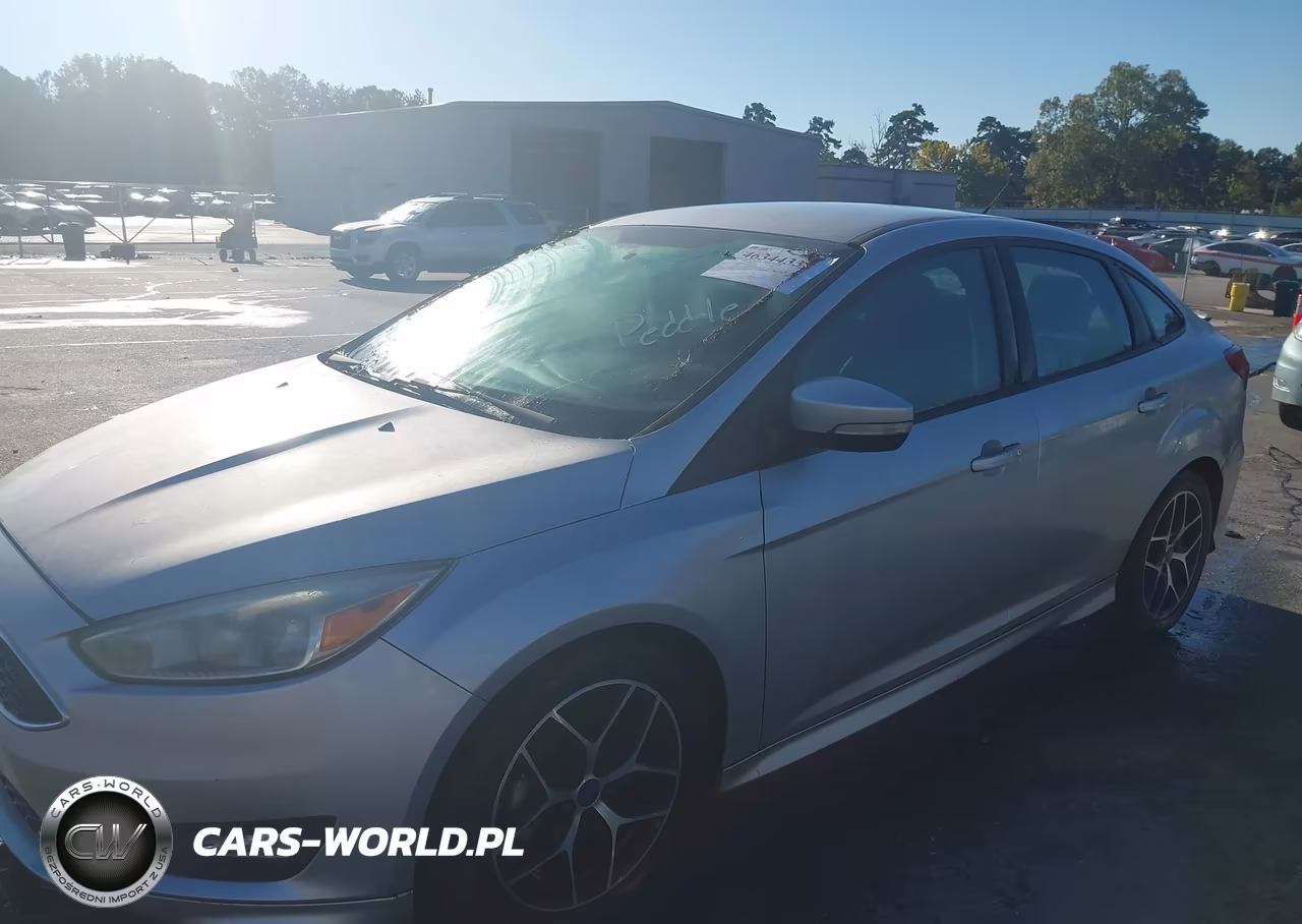 2016 Ford Focus Se VIN:1FADP3F28GL335299 - 6