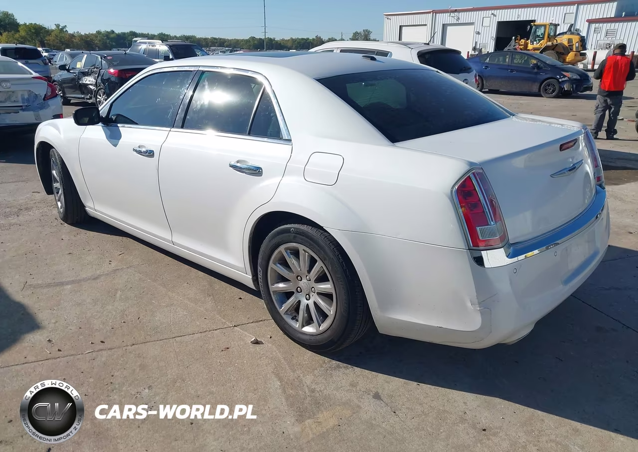 2014 Chrysler 300C VIN:2C3CCAET9EH250700 - 3