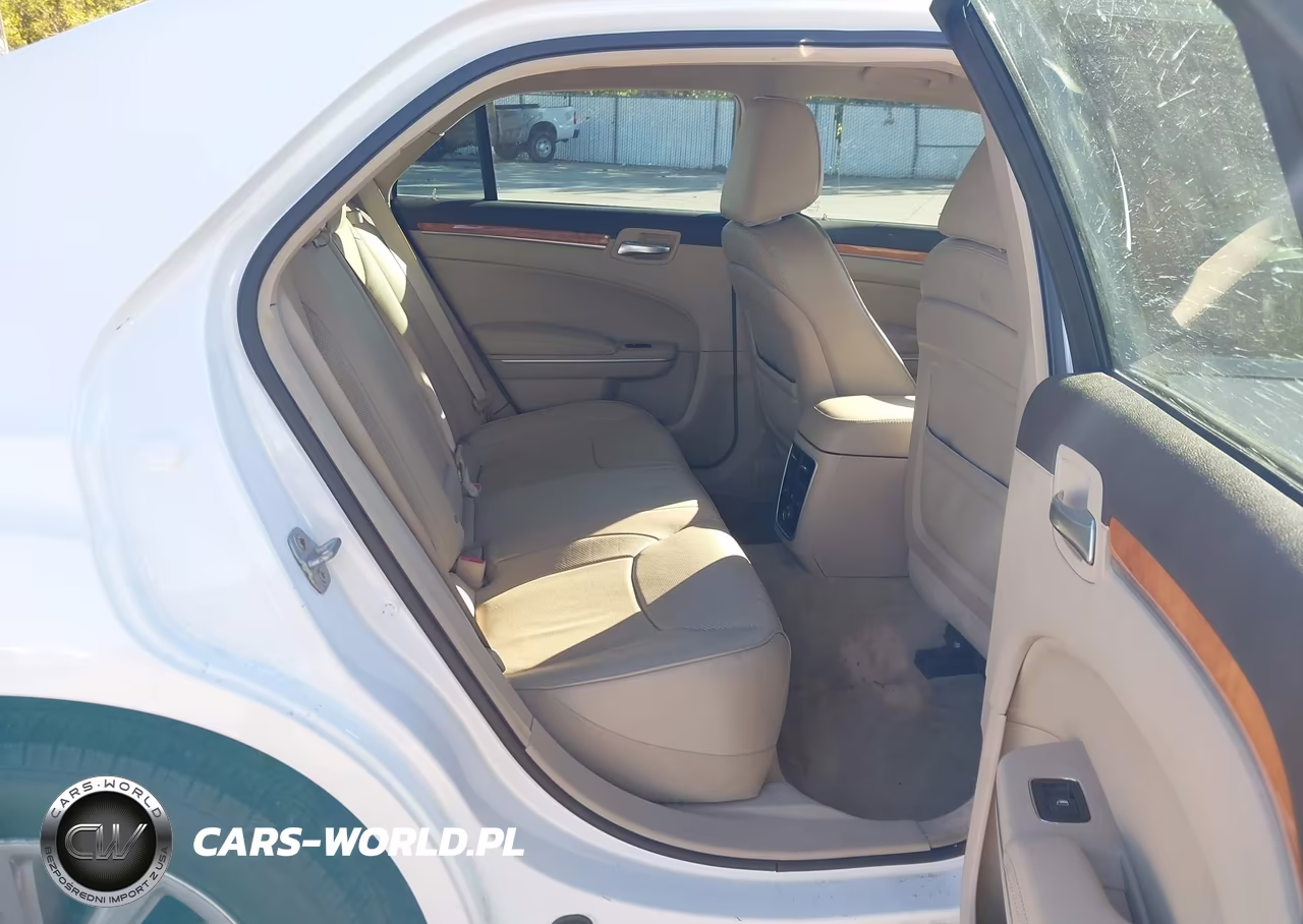 2014 Chrysler 300C VIN:2C3CCAET9EH250700 - 8