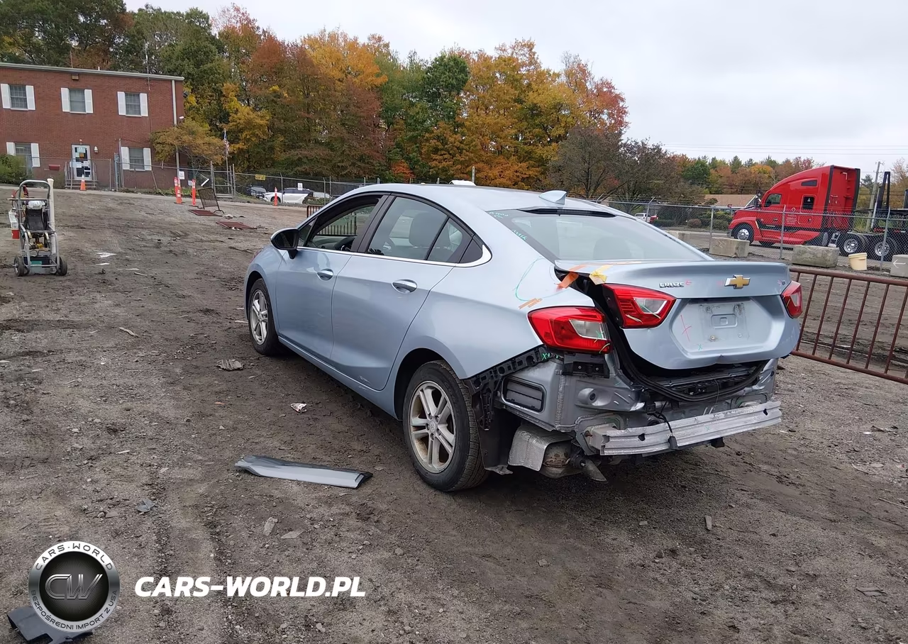 2018 Chevrolet Cruze Lt Auto VIN:1G1BE5SM1J7121175 - 3
