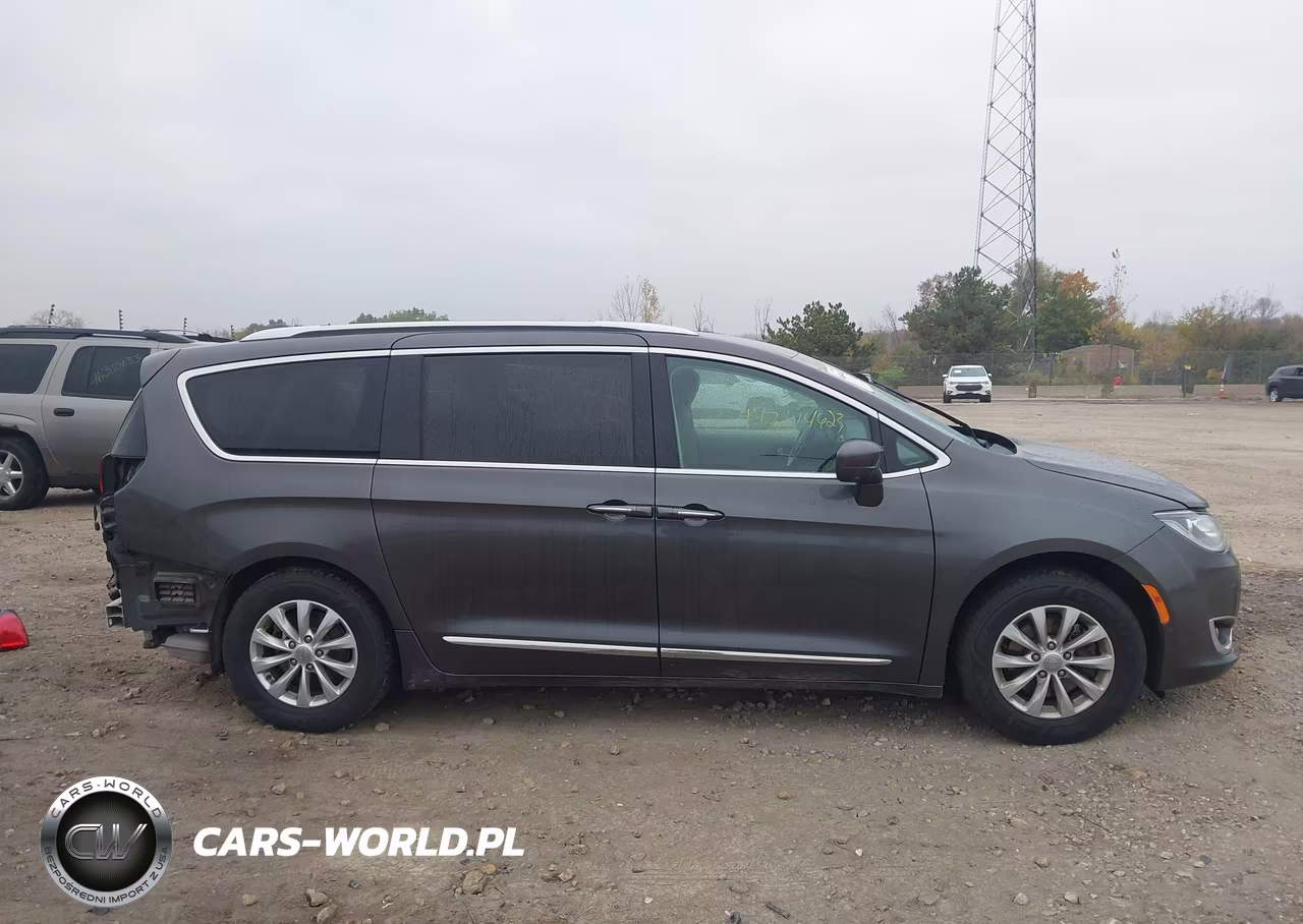 2019 Chrysler Pacifica Touring L VIN:2C4RC1BG2KR628004 - 14