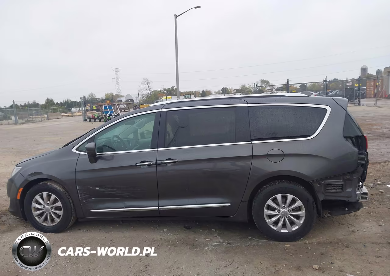 2019 Chrysler Pacifica Touring L VIN:2C4RC1BG2KR628004 - 15