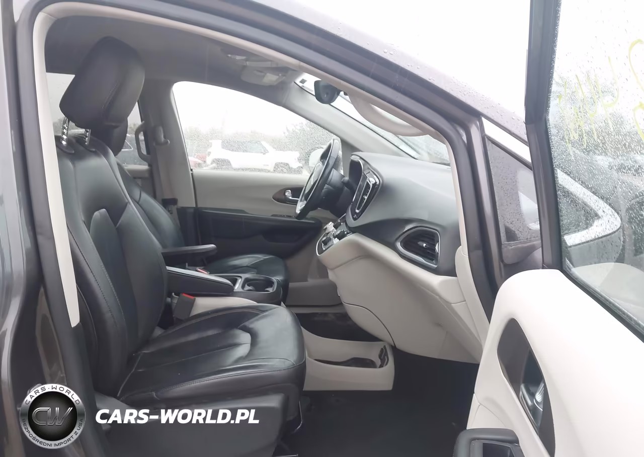 2019 Chrysler Pacifica Touring L VIN:2C4RC1BG2KR628004 - 5