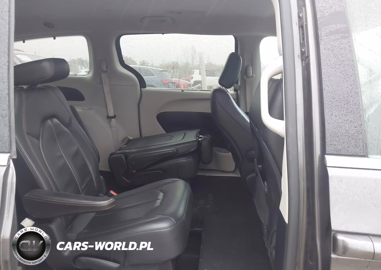 2019 Chrysler Pacifica Touring L VIN:2C4RC1BG2KR628004 - 8