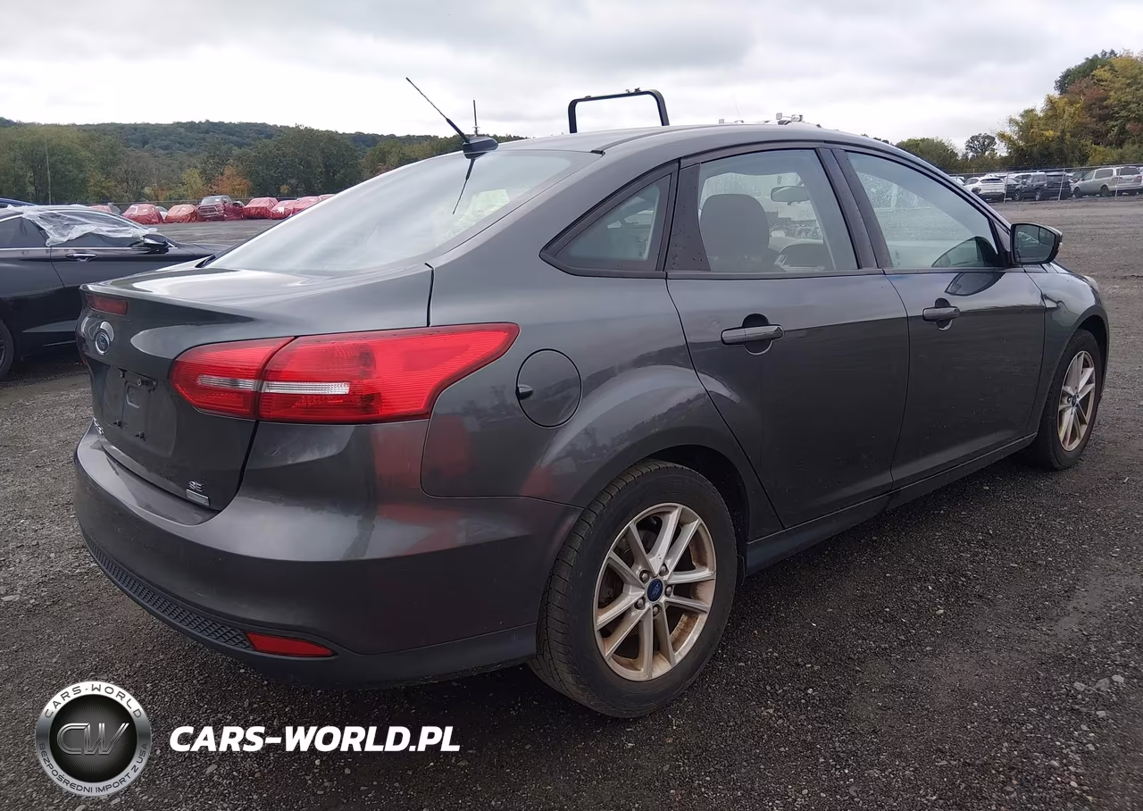 2017 Ford Focus Se VIN:1FADP3FEXHL218237 - 4