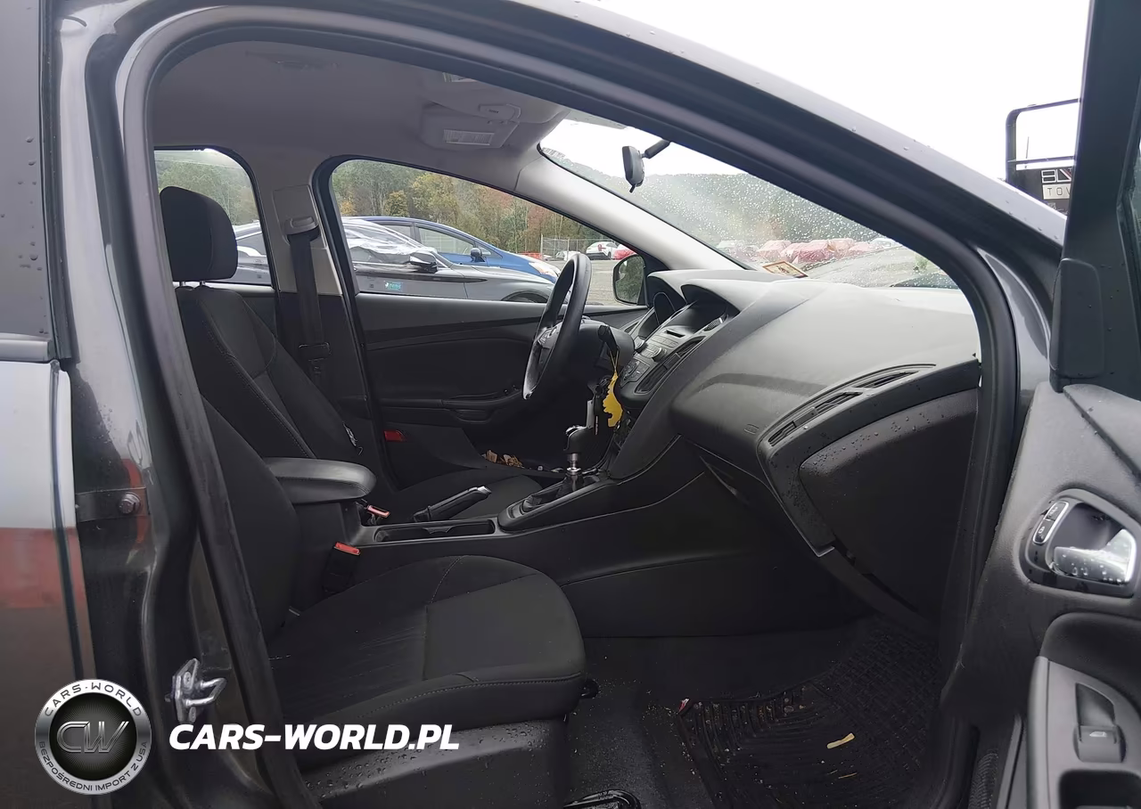 2017 Ford Focus Se VIN:1FADP3FEXHL218237 - 5