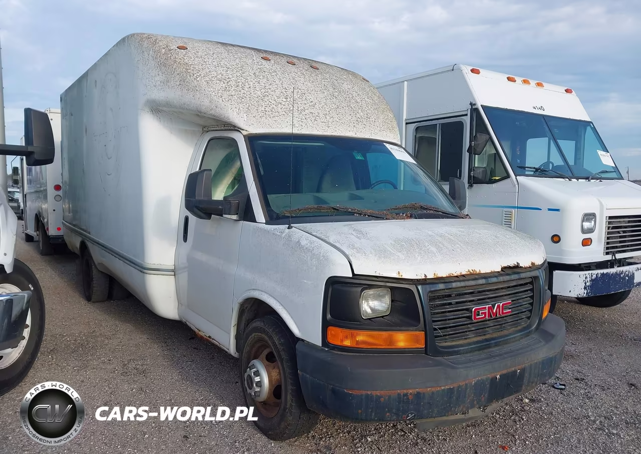 2011 GMC Savana Cutaway Work Van