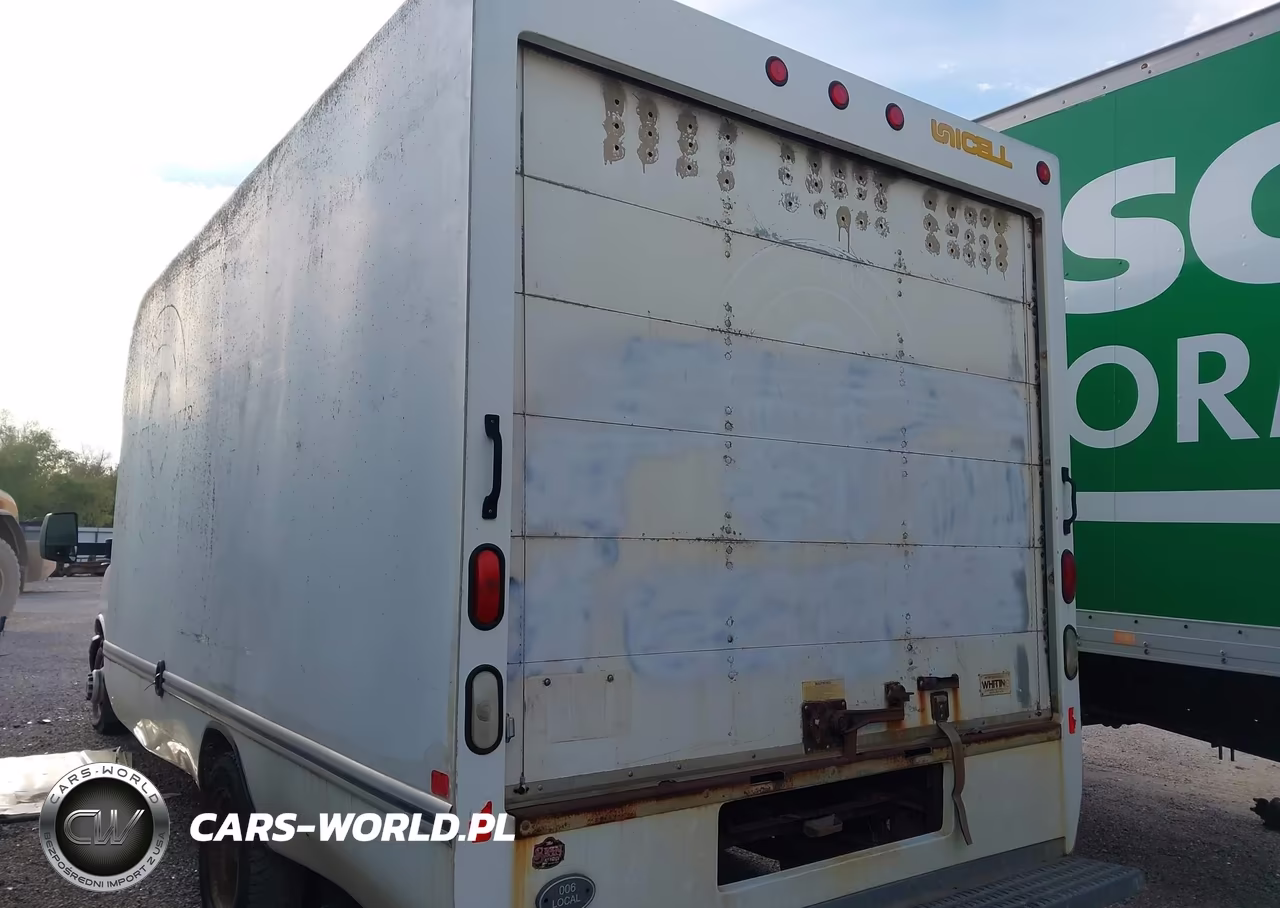 2011 GMC Savana Cutaway Work Van VIN:1GD374CG9B1157477 - 3