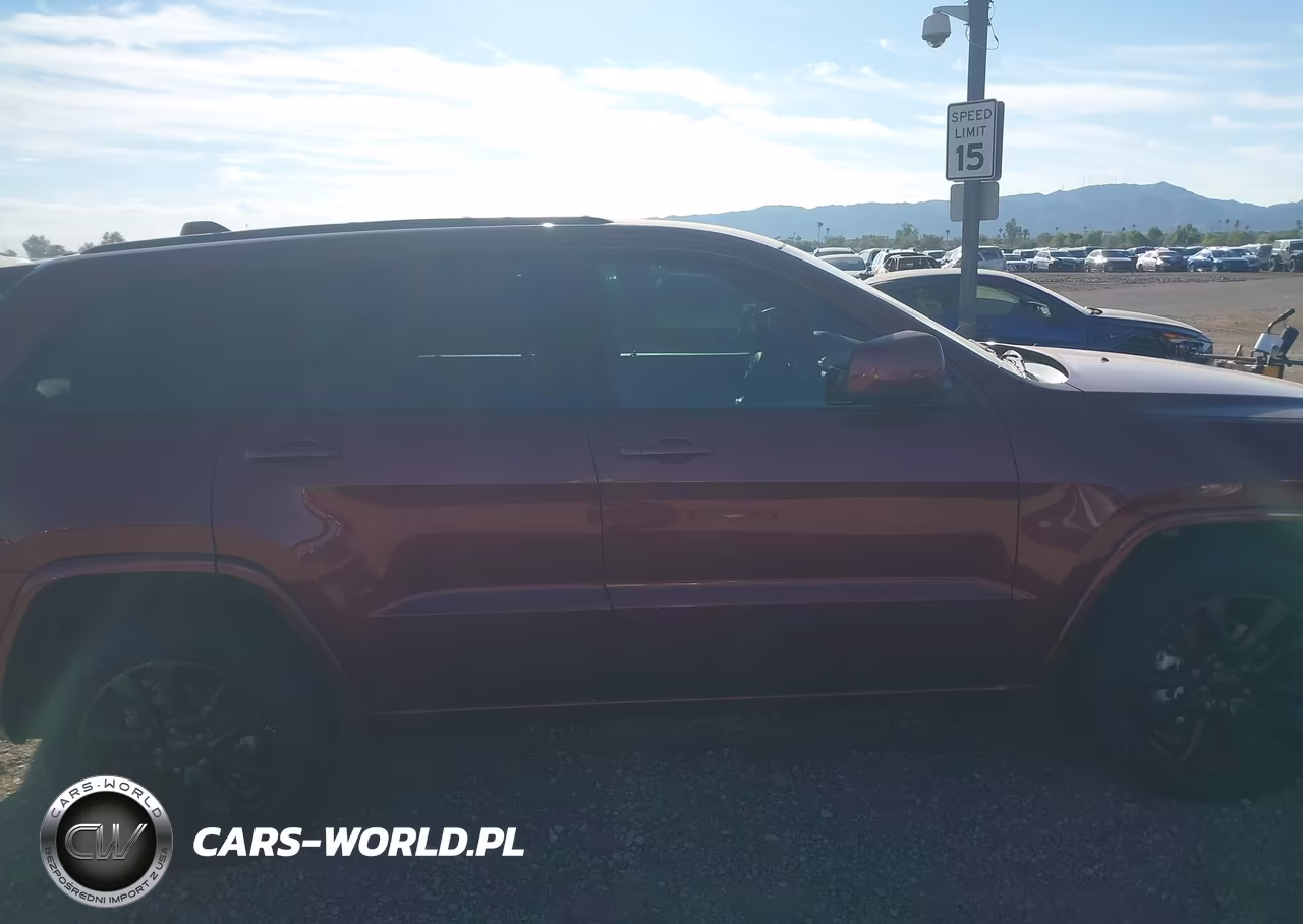 2018 Jeep Grand Cherokee Altitude 4X4 VIN:1C4RJFAG7JC435617 - 13