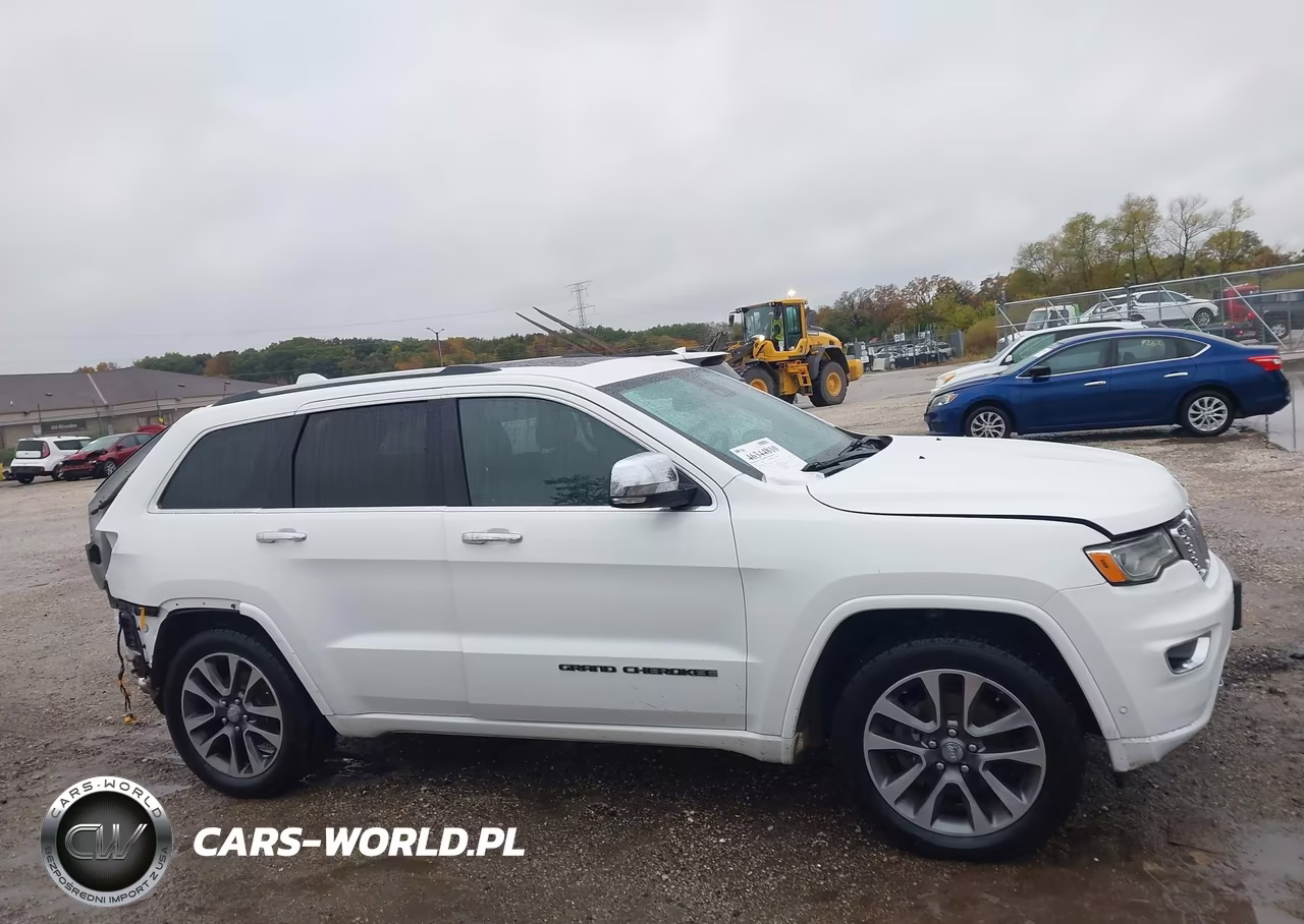 2018 Jeep Grand Cherokee Overland 4X4 VIN:1C4RJFCG9JC398910 - 13