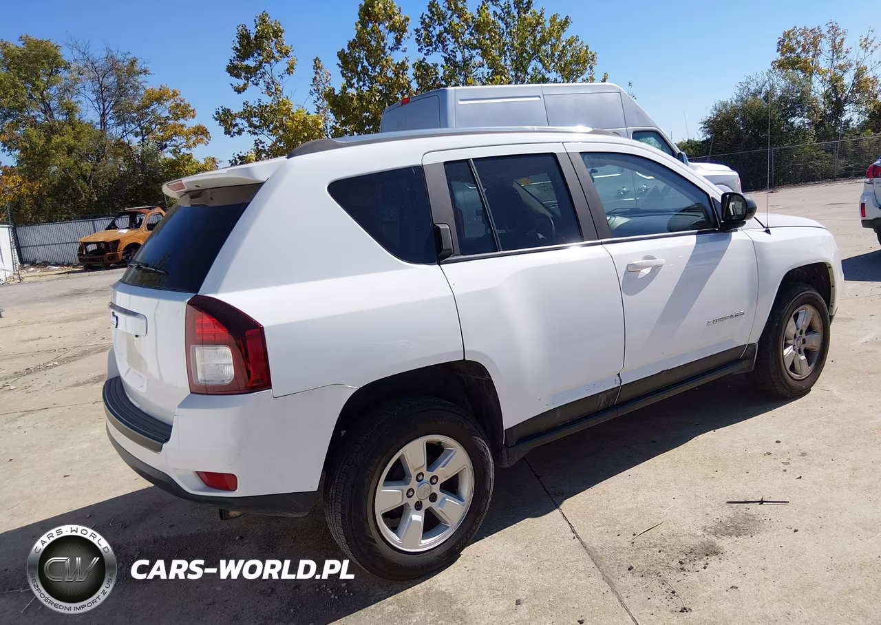 2015 Jeep Compass Sport VIN:1C4NJCBAXFD143789 - 4