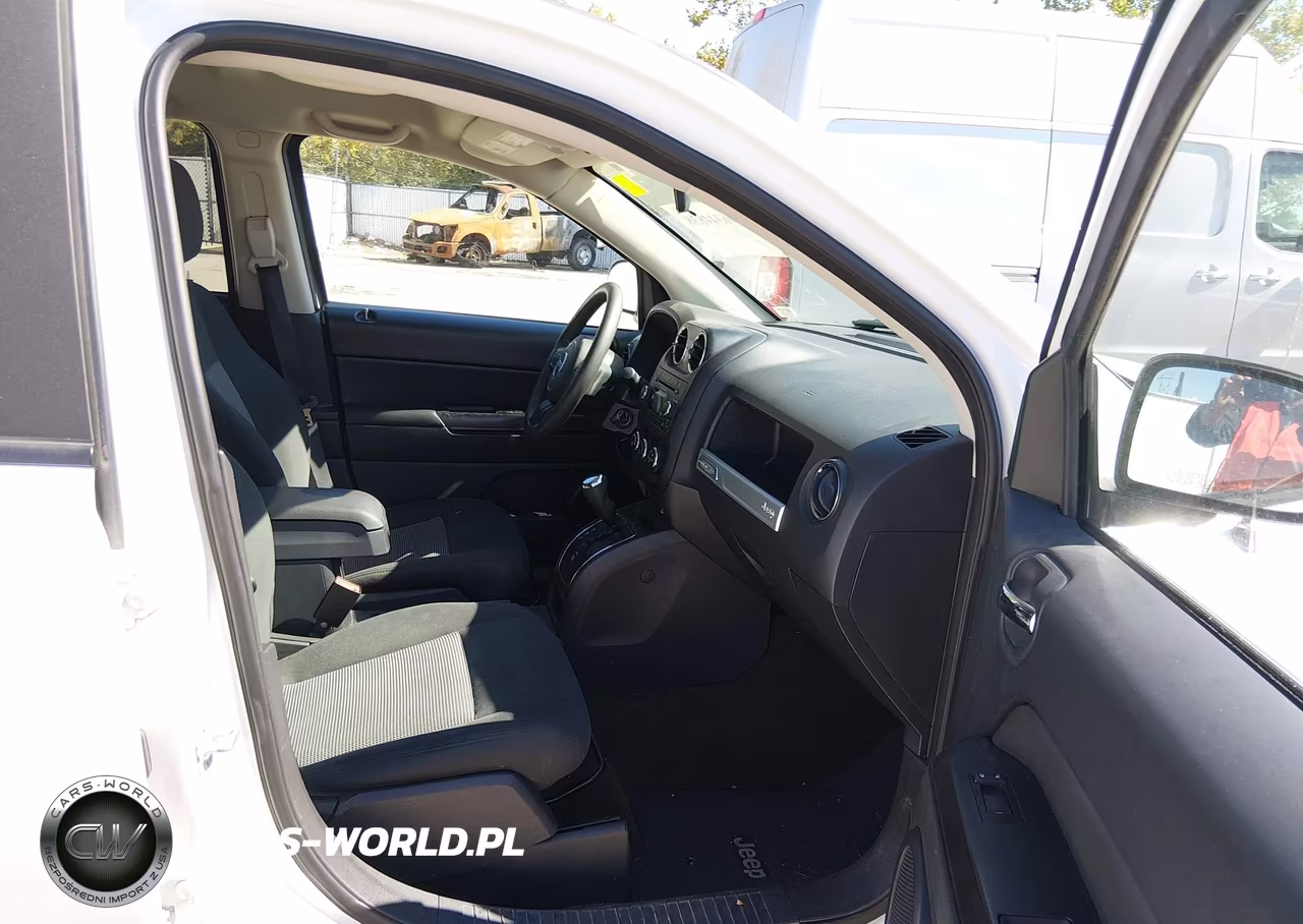 2015 Jeep Compass Sport VIN:1C4NJCBAXFD143789 - 5
