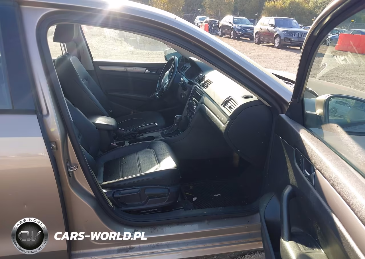 2015 Volkswagen Passat 1.8T Wolfsburg Edition VIN:1VWAS7A37FC028110 - 5
