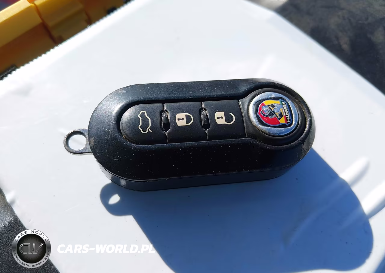 2015 Fiat 500 Abarth VIN:3C3CFFFH3FT621339 - 11