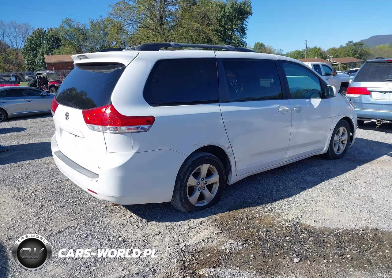 2013 Toyota Sienna Le V6 8 Passenger VIN:5TDKK3DC7DS347465 - 4
