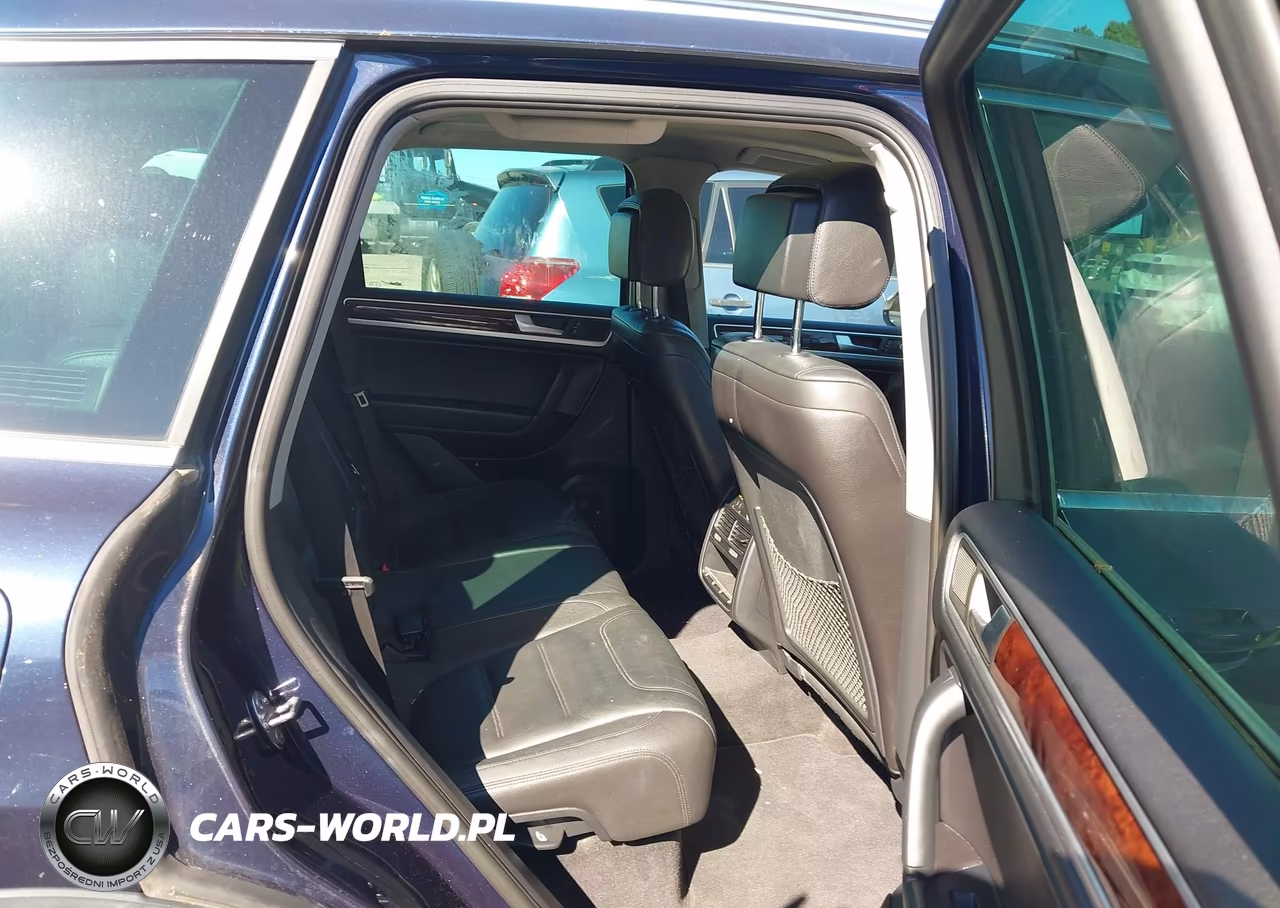 2013 Volkswagen Touareg Tdi Lux VIN:WVGEP9BPXDD005779 - 8