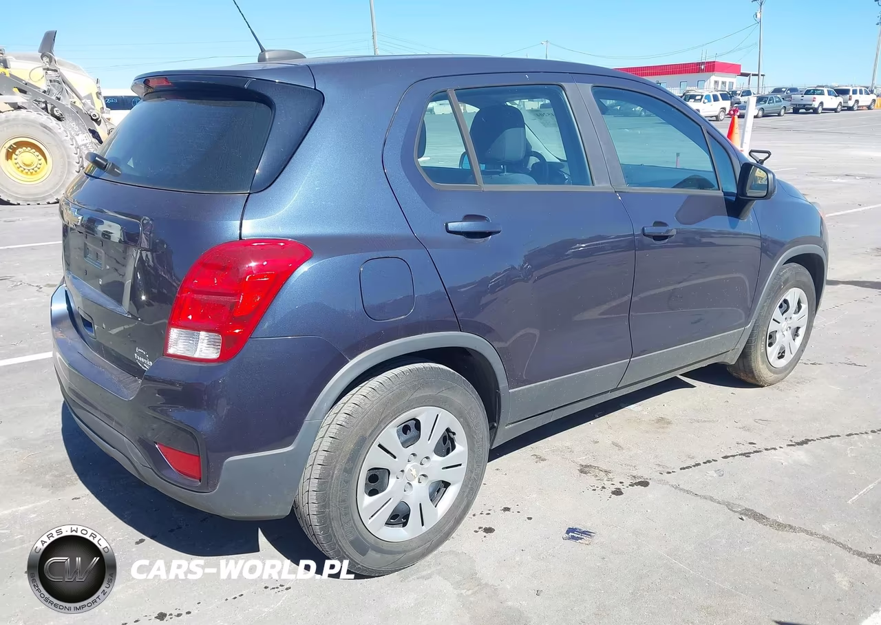 2018 Chevrolet Trax Ls VIN:3GNCJKSB9JL249364 - 4
